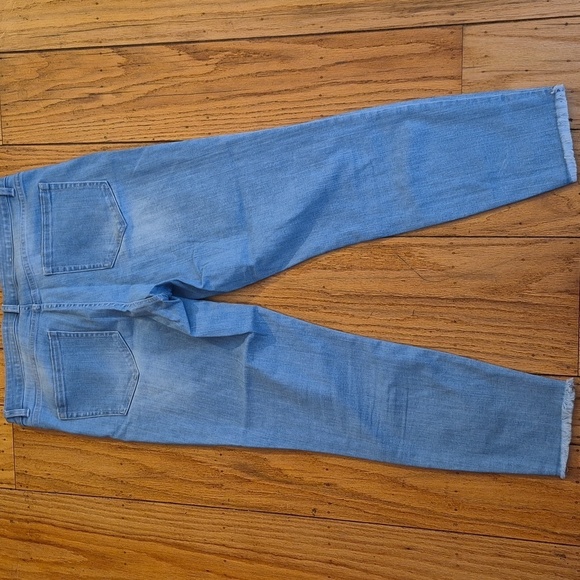 Vince Camuto light wash skinny leg frayed edge stretch denim jeans Sz 14 - Picture 5 of 8